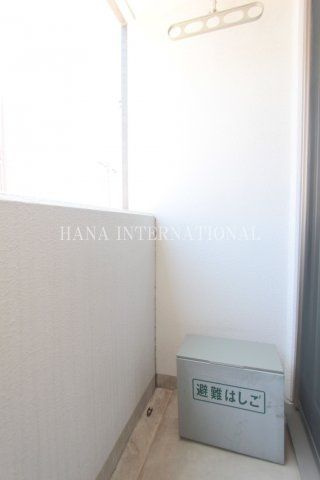 パレス・アムールⅡのバルコニー|同タイプ反転写真