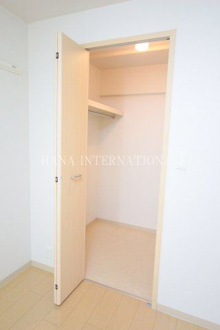 パレス・アムールⅡの収納|同タイプ反転写真