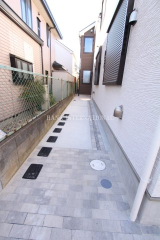 D APARTMENTのエントランス