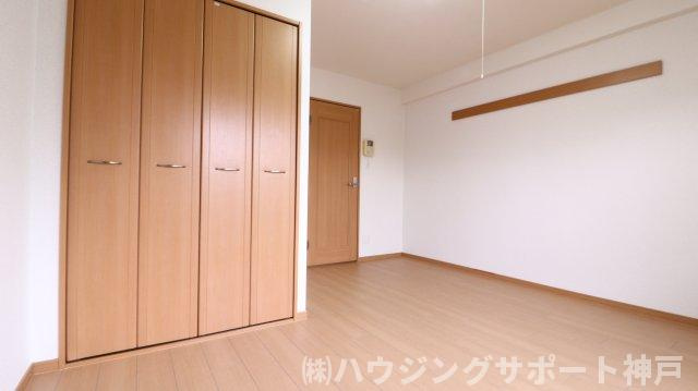 フラットワンの居間・リビング