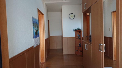 【玄関】 | 国富町　中古　戸建て | 収納もある玄関です