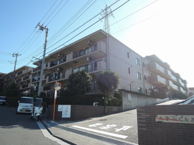 【外観】 | 大倉山ヒルズＣ棟 | 総戸数１８５戸、平成６年３月築、管理人は日勤勤務につき管理体制良好です♪