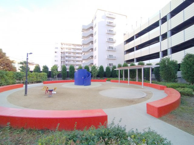 サンクタス城東深江橋のその他共用部分|敷地内公園です。手軽に遊びに行けて、ファミリーには助かりますね♪