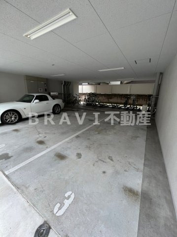 レジデンス大阪城前　BRAVI不動産の駐車場|【レジデンス大阪城前】駐車スペースもあります