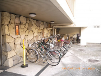 【その他共用部分】 | 敷地内に、屋根付き専用駐輪場