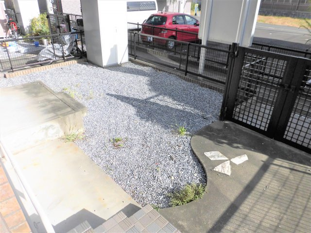 リビングタウン中野IIの庭