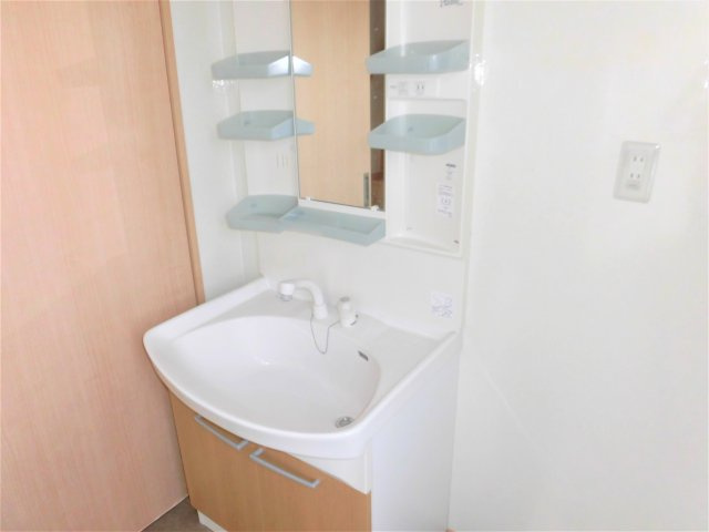 リビングタウン中野IIの独立洗面台