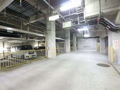 【駐車場】 | 東急ドエル・横浜ヒルサイドガーデン４番館 | 地下機械式駐車場です。