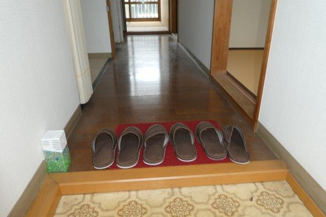万寿東ハイツの玄関