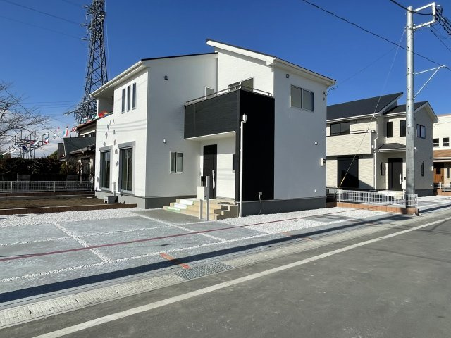 第1吉井町本郷（全6棟）1号棟の前面道路含む現地写真