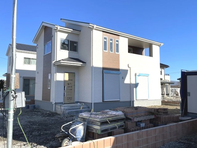 第1吉井町本郷（全6棟）5号棟の前面道路含む現地写真