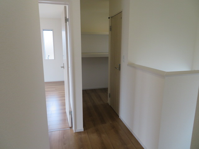 第1吉井町本郷（全6棟）5号棟の前面道路含む現地写真|2022.12撮影