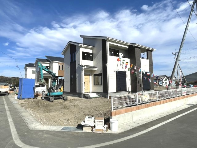 第1吉井町本郷（全6棟）5号棟の前面道路含む現地写真|2023.1撮影