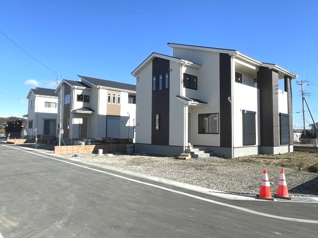 第1吉井町本郷（全6棟）5号棟の外観|5.6号棟 外観写真
■ご案内・資料請求はお気軽にどうぞ♪　 ■フリーダイヤル：0120-900-346 ■メールでのお問い合わせは【資料請求】からご連絡ください。
