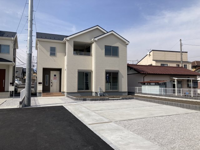 リーブルガーデンS第11渋川金井　3号棟の駐車場|駐車場並列４台以上可能です！
キレイに整備されています