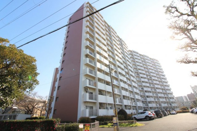 【外観】 | 天保山第5コーポ3号棟 | ■SRC造14階建、総戸数168戸の管理体制良好なマンション。公園や小学校も近い緑豊かな住宅地