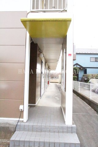 レオパレスリューヴァのエントランス