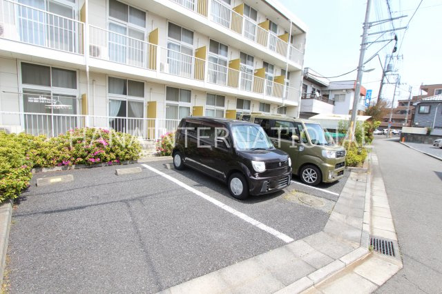 レオパレス朝日の駐車場