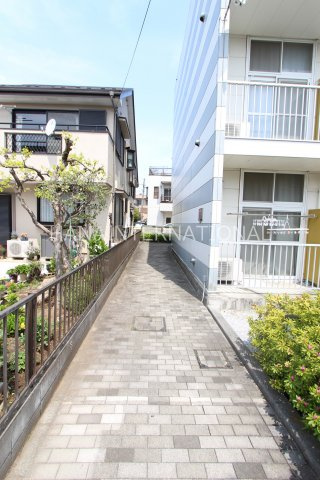 レオパレス朝日のエントランス