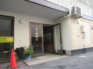 【エントランス】 | 落ち着いたエントランスです