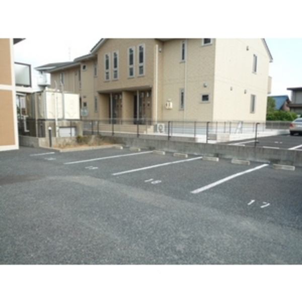 ＯＴＴＩ　ＰＬＡＴＺの駐車場