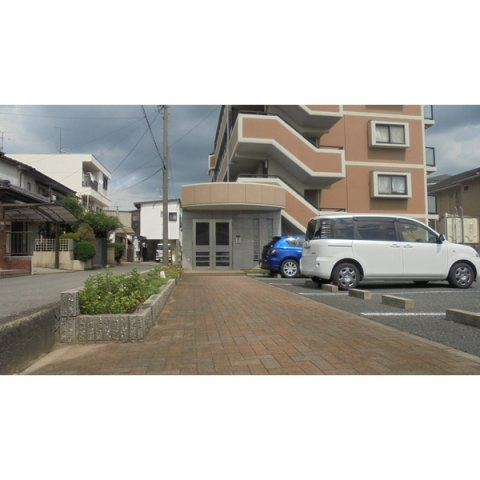 ＯＴＴＩ　ＰＬＡＴＺの駐車場