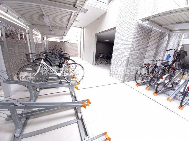 エスプレイス神戸ウエストモンターニュ202の駐車場