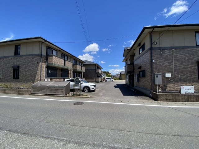 リブェールCの駐車場