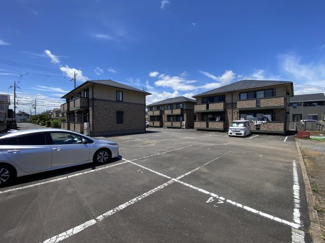 リブェールCの駐車場