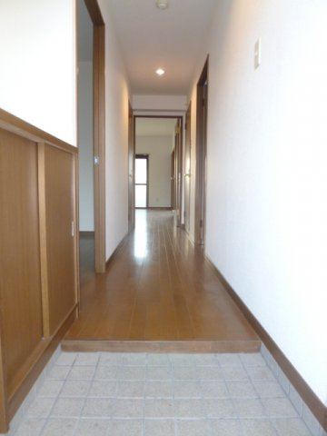 サンライズ大善寺【キャッシュバック対象物件】の玄関|シンプルで使いやすい玄関です