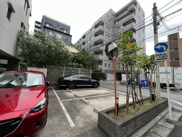 【駐車場】敷地内駐車場になります。 