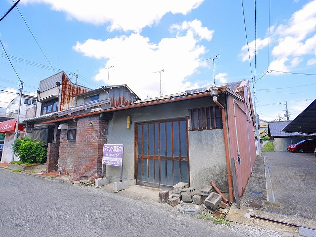 平野貸家店舗の外観