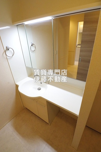 セジュール庄内の洗面所|独立洗髪洗面化粧台　W=1,260mｍタイプ