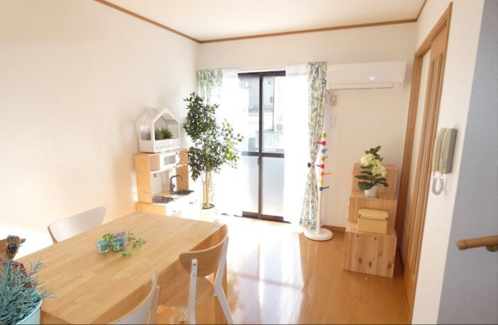 gracia弐番館の居間・リビング