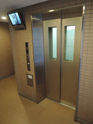 【その他共用部分】 | クリオ横浜保土ヶ谷 | お買い物時やベビーカーの出し入れに便利なエレベーター付です。