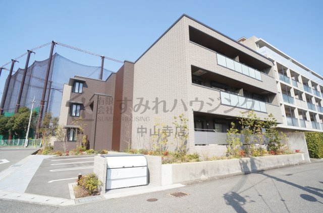 シャーメゾン　エクラージュ　中山寺南