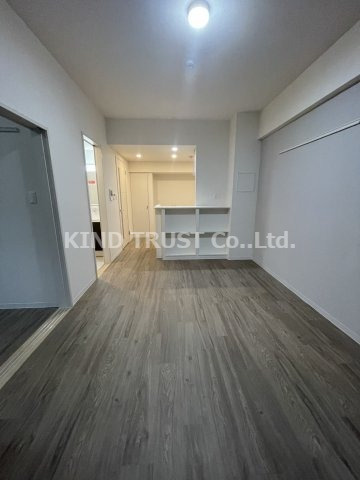 Arome梅田の居間・リビング