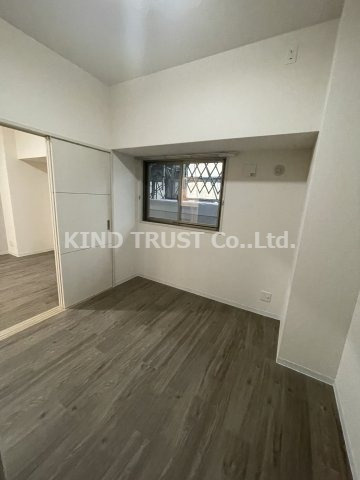 Arome梅田の洋室