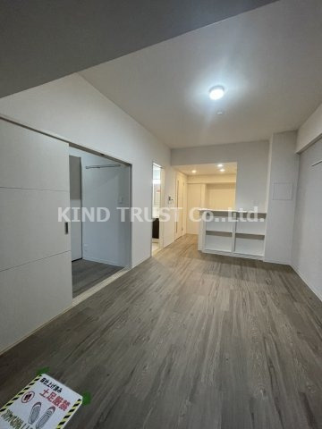 Arome梅田の居間・リビング