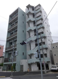 【外観】 | 総戸数３５戸、平成１８年２月築、管理人は日勤勤務につき管理体制良好です♪