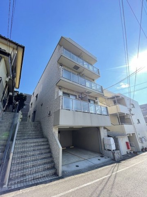 【外観】 | アイヒルズ美しが丘 | 東急田園都市線・ブルーライン「あざみ野」駅まで徒歩7分！「たまプラーザ」駅までも徒歩11分！便利な立地の3階建てマンションです☆