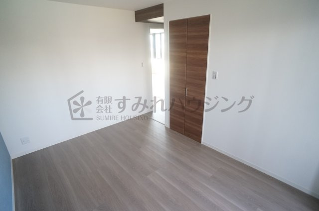 シャーメゾン　エクラージュ　中山寺南の洋室