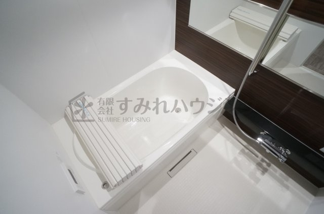 シャーメゾン　エクラージュ　中山寺南の浴室