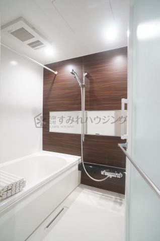 シャーメゾン　エクラージュ　中山寺南の浴室