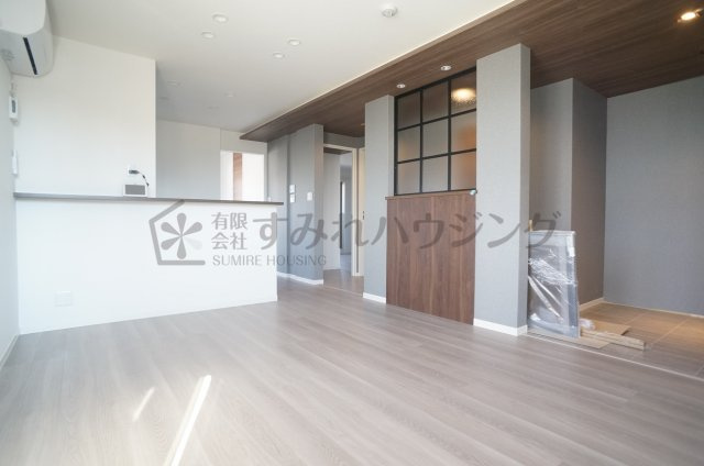 シャーメゾン　エクラージュ　中山寺南の居間・リビング