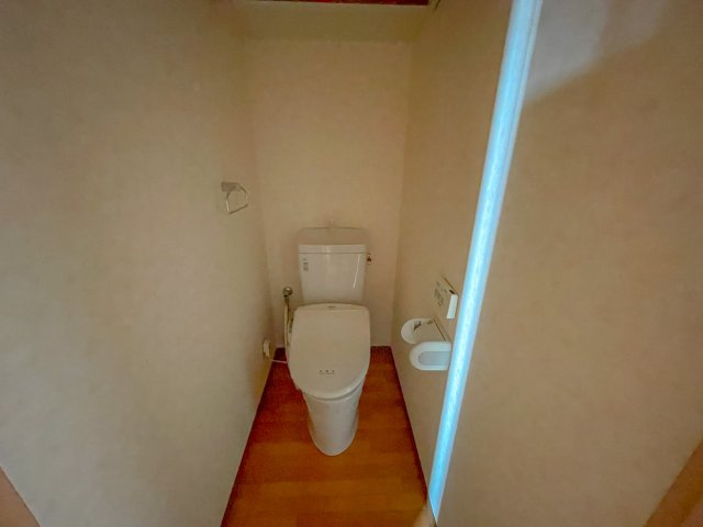 プラテリア・Nの内装|ゆったりとした空間のトイレです