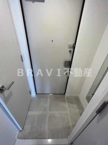 アドバンス上町台シュタット　BRAVI不動産の玄関|【アドバンス上町台シュタット】落ち着いた玄関です