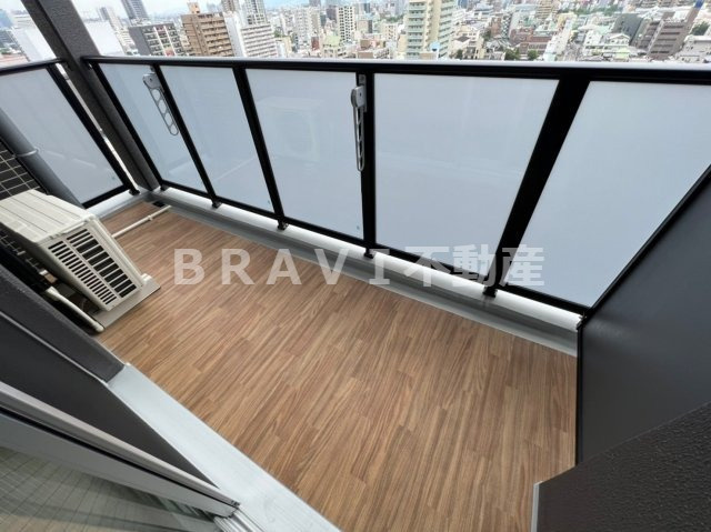 アドバンス上町台シュタット　BRAVI不動産のバルコニー|【アドバンス上町台シュタット】バルコニーからの眺めを楽しみながら食事をしませんか