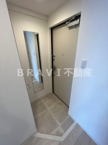 アドバンス上町台シュタット　BRAVI不動産の玄関|【アドバンス上町台シュタット】シンプルで使いやすい玄関です