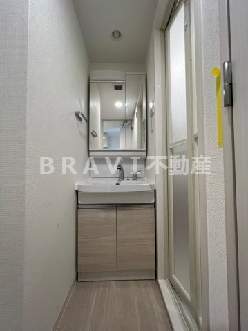 アドバンス上町台シュタット　BRAVI不動産の独立洗面台|【アドバンス上町台シュタット】朝の身支度には欠かせない独立洗面化粧台